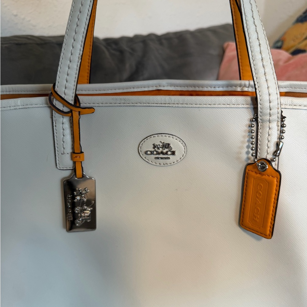 Coach Leather Tote - Large - Off white